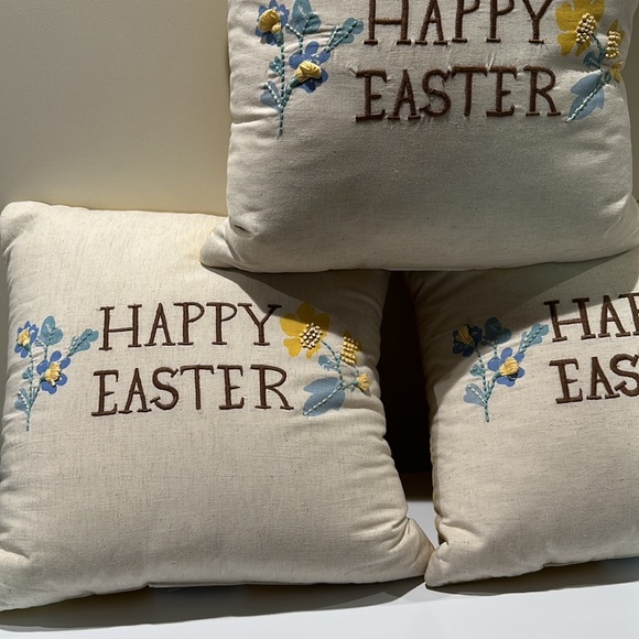 🌸NEW THRESHOLD 3 PIECES DECORATIVE PILLOW 18in x 18 in NEW WITH TAGS. - Picture 5 of 15